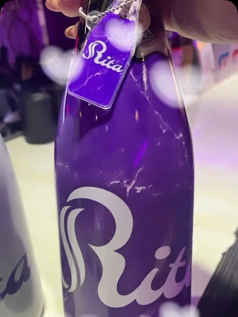 Ritaのロゴ入りボトル